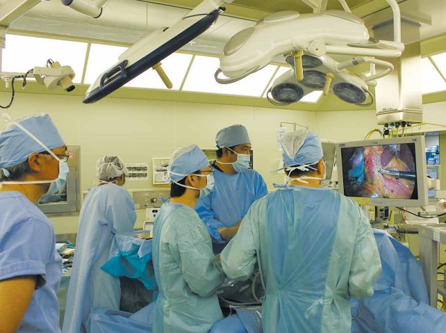 日本胃癌手术案例丨福永哲教授胃癌晚期达芬奇手术9小时顺利切除